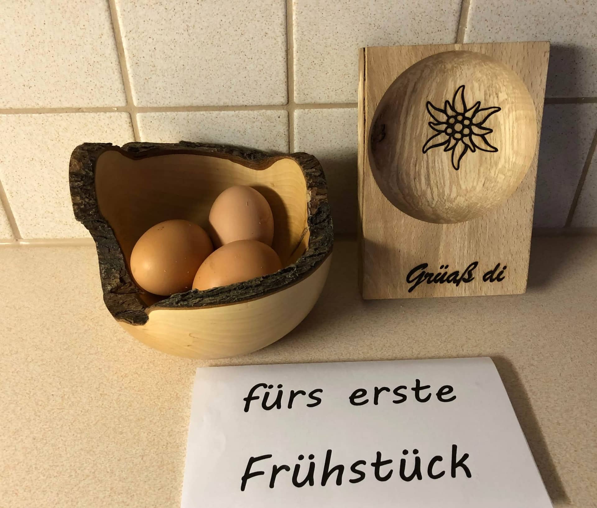 Frische Eier fürs erste Frühstück – Willkommensgruß in der Wohnung Grandau