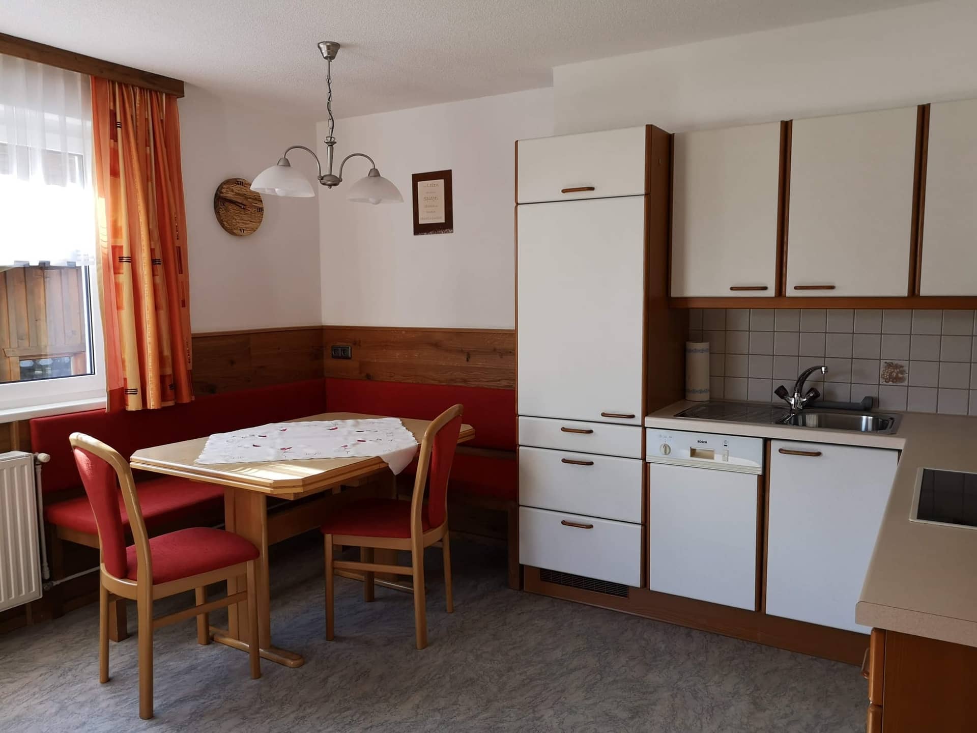 Wohnung Grandau: Küche mit Essplatz