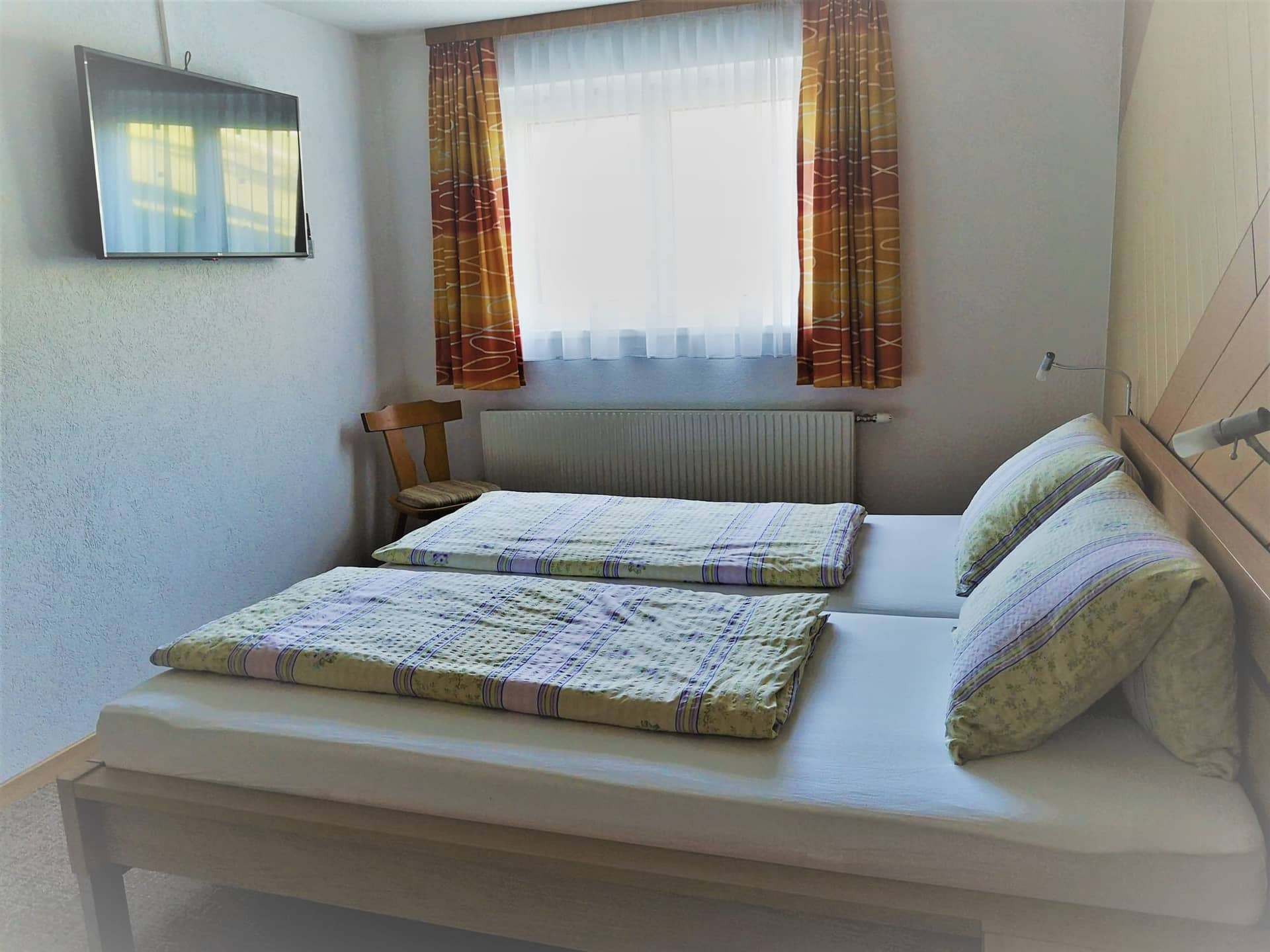 Wohnung Grandau: Schlafzimmer mit Doppelbett