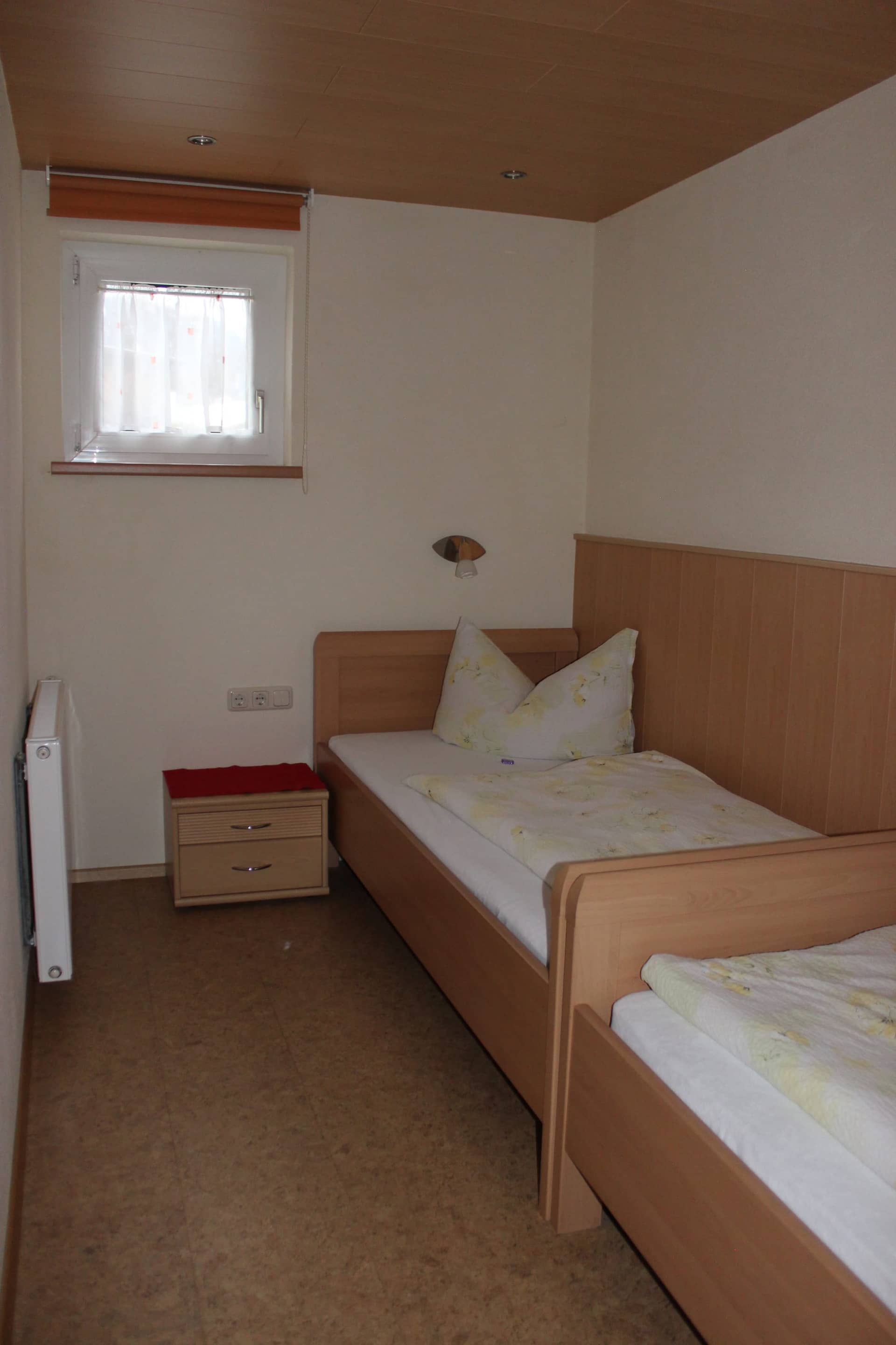 Wohnung Grandau: Zimmer mit zwei Einzelbetten